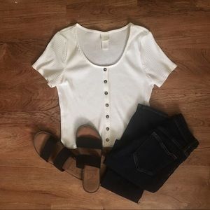 Ivory White T-shirt with buttons Crop Top